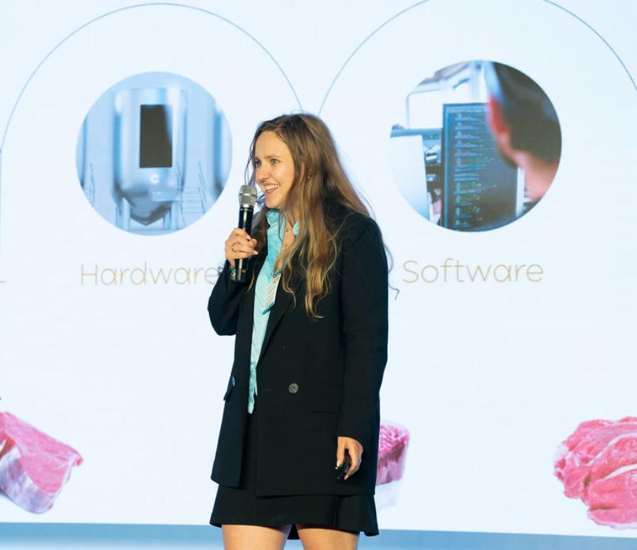 Clarisse, founder of Iris